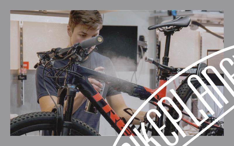 <p>Service, onderhoud en reparaties voor sport &ndash; reis &ndash; en hybridefietsen. Is jouw fiets toe aan onderhoud of heb je een reparatie nodig? Maak gemakkelijk een afspraak voor fietsreparatie in onze werkplaats in Haarlem.</p>
