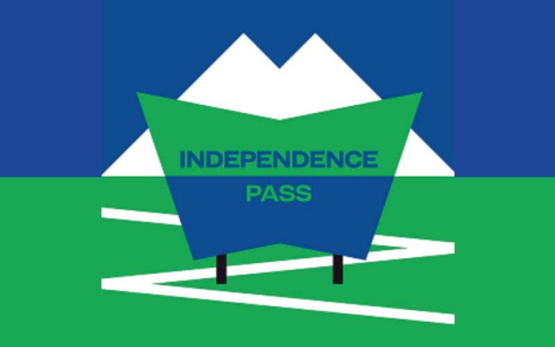 <p>In 1982 reden Dick en John Burke over Independence Pass en maakten een foto die deel ging uitmaken van de Trek-geschiedenis – een moment dat de bezieling vastlegt die ons vanaf het begin heeft geleid.</p>
